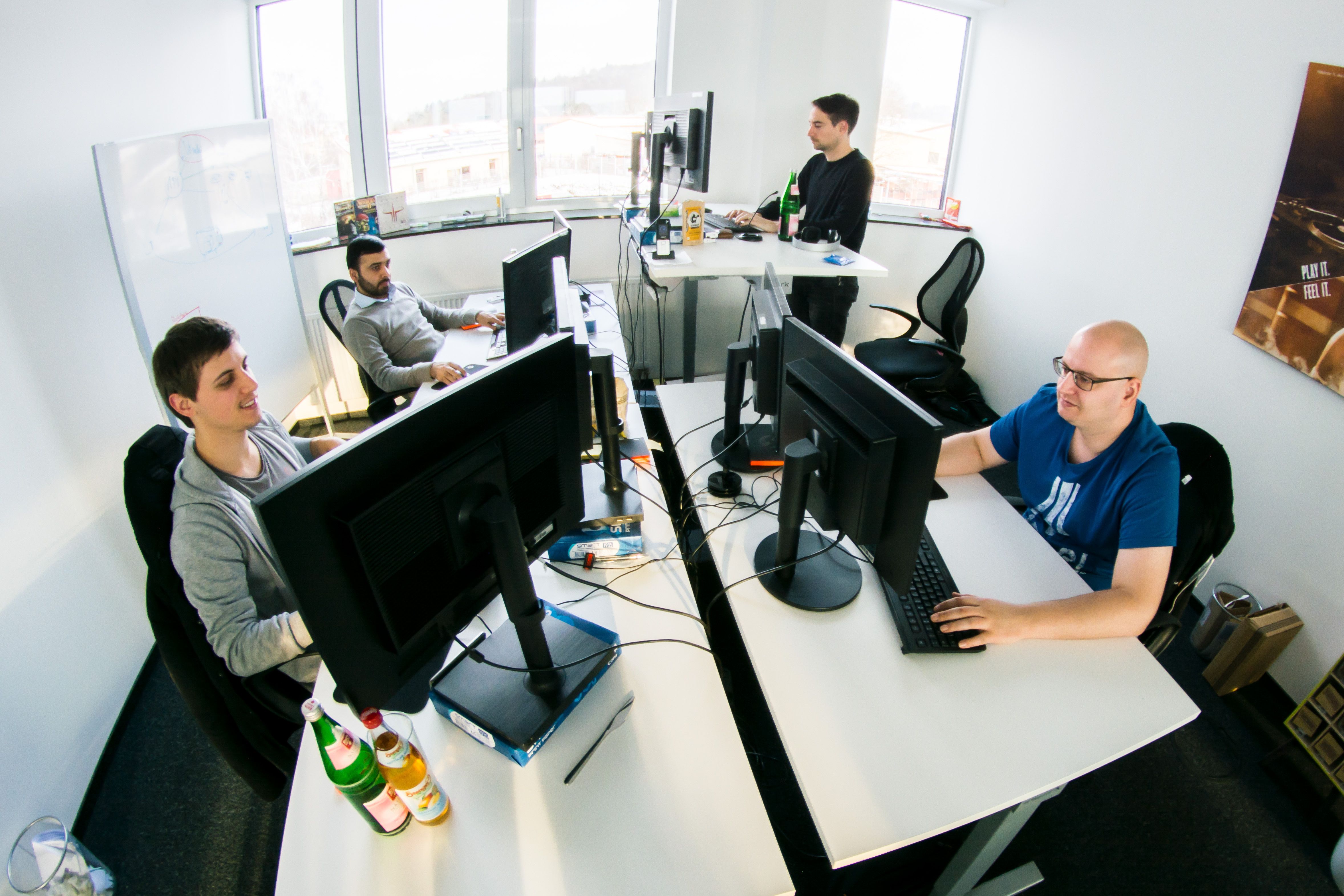Vier Programmierer von Sunlab am arbeiten
